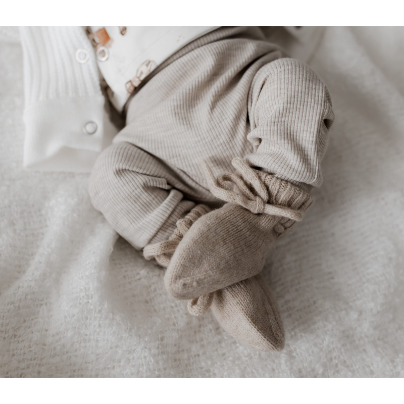 Newborn broekje beige in een ribstof.