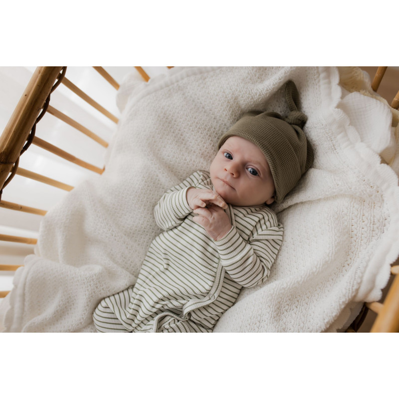 Newborn overslag boxpakje streep olijf in een fijne ribstof.