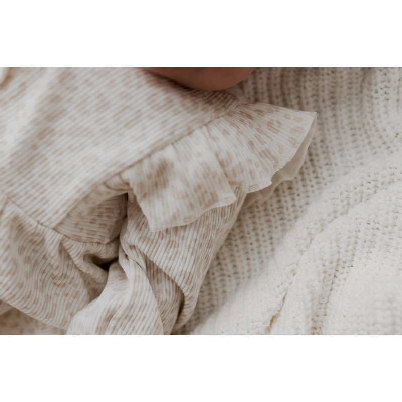 Newborn blousje met ruffles in een ribstof met een panterprintje