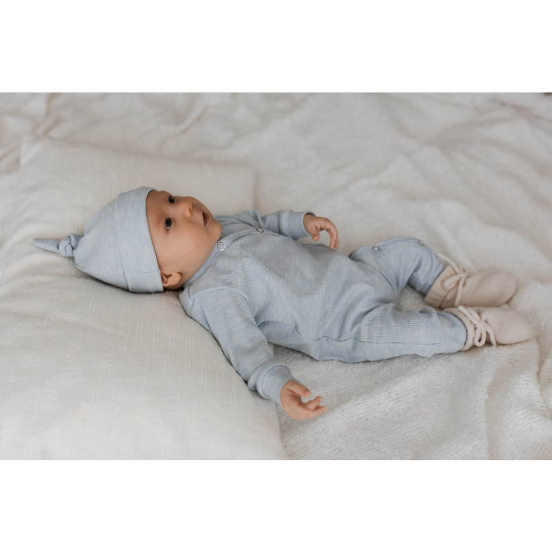 Newborn boxpakje lichtblauw in een dunne ribstof.
