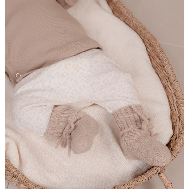 Newborn broekje met een panterprintje