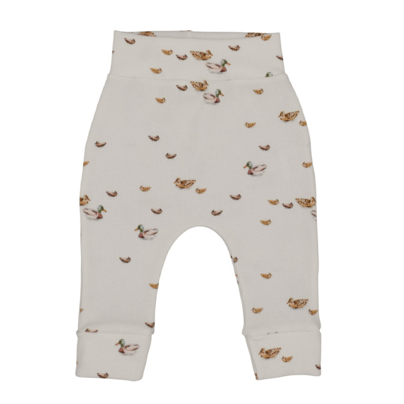 Newborn babybroekje met kleine eendjes in een fijne ribstof.