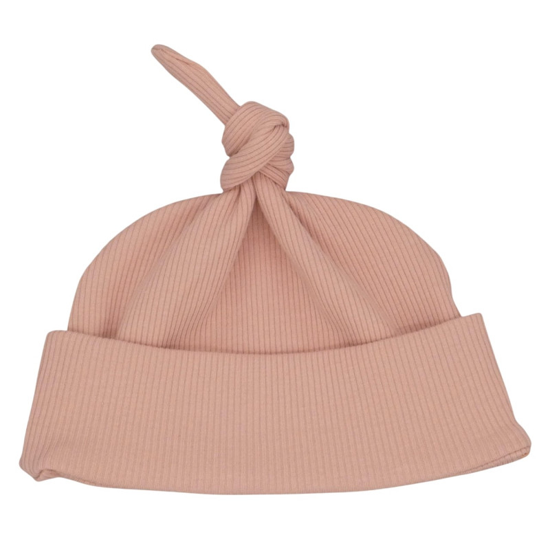 Newborn mutsje in een nude roze kleur.