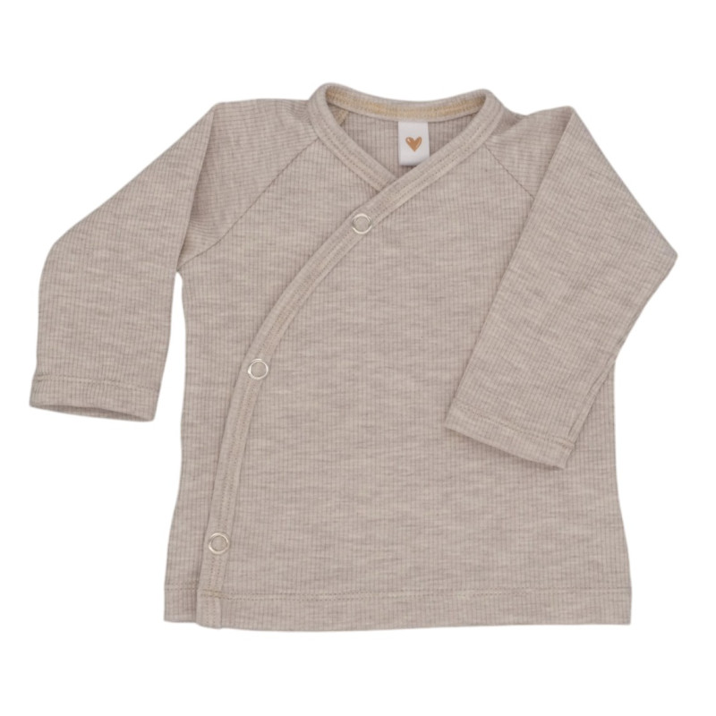 newborn overslagshirtje in een licht beige kleur.