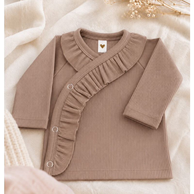 Newborn overslagshirtje met ruffles in een donker beige kleur