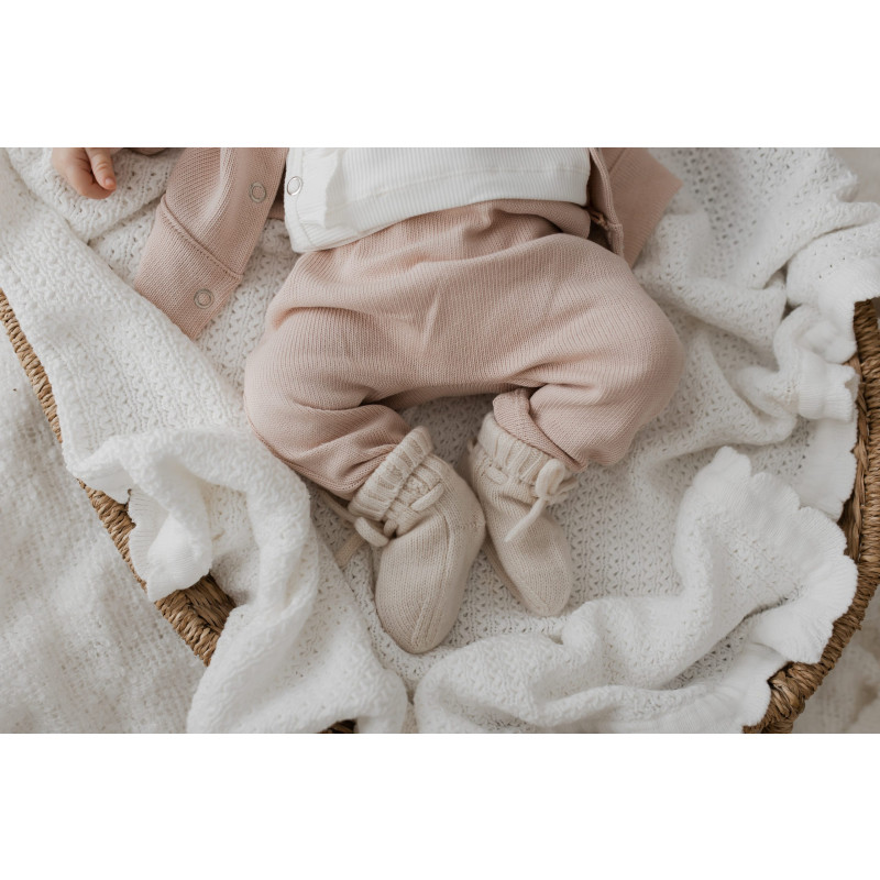 Newborn gebreid lichtroze broekje