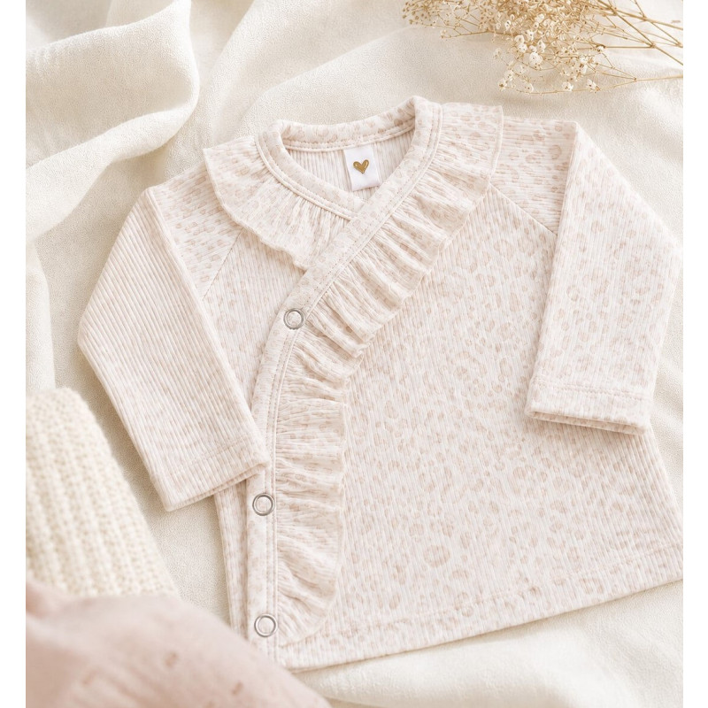 Newborn overslagshirtje in een subtiel panterprintje met ruffles