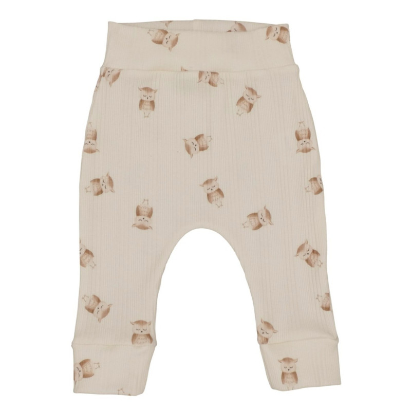 Newborn broekje in een onregelmatige ribstof met kleine uiltjes.