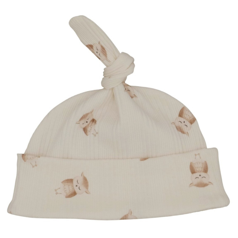 Newborn broekje in een onregelmatig ribstofje met kleine uiltjes.