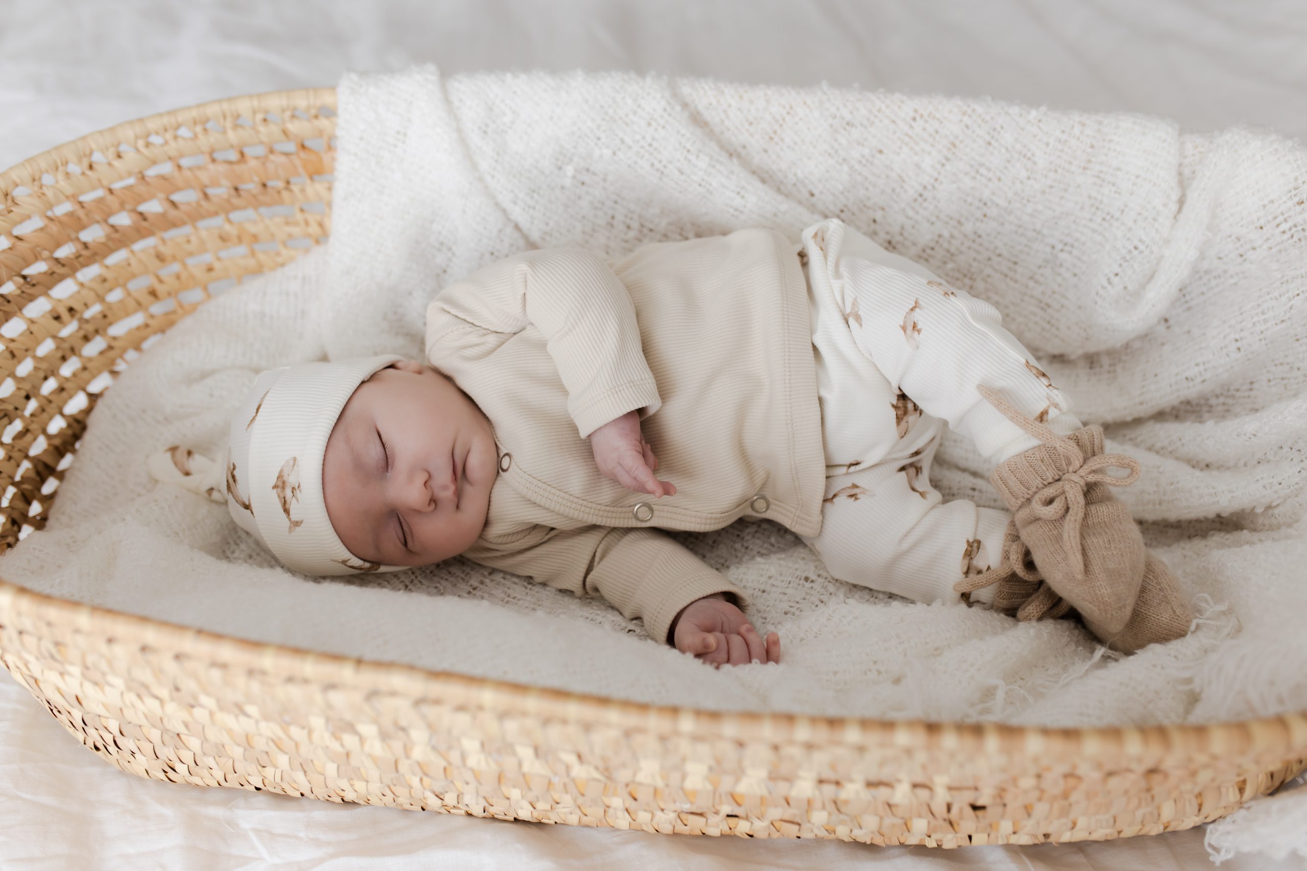 Newborn babybroekje met orka's in een dunne ribstof