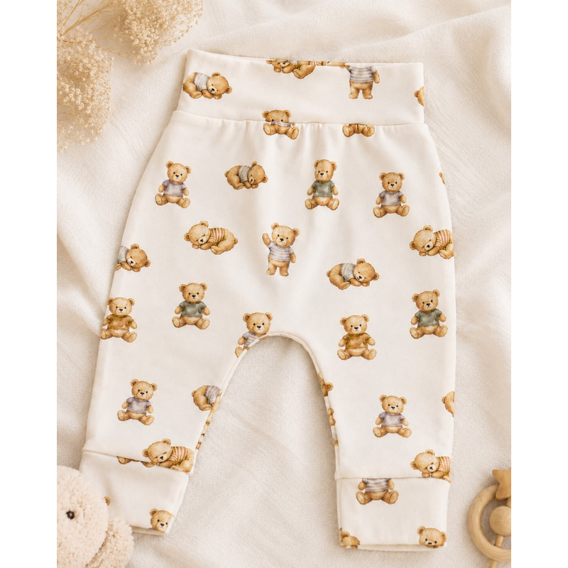 Newborn babybroekje met kleine beertjes.
