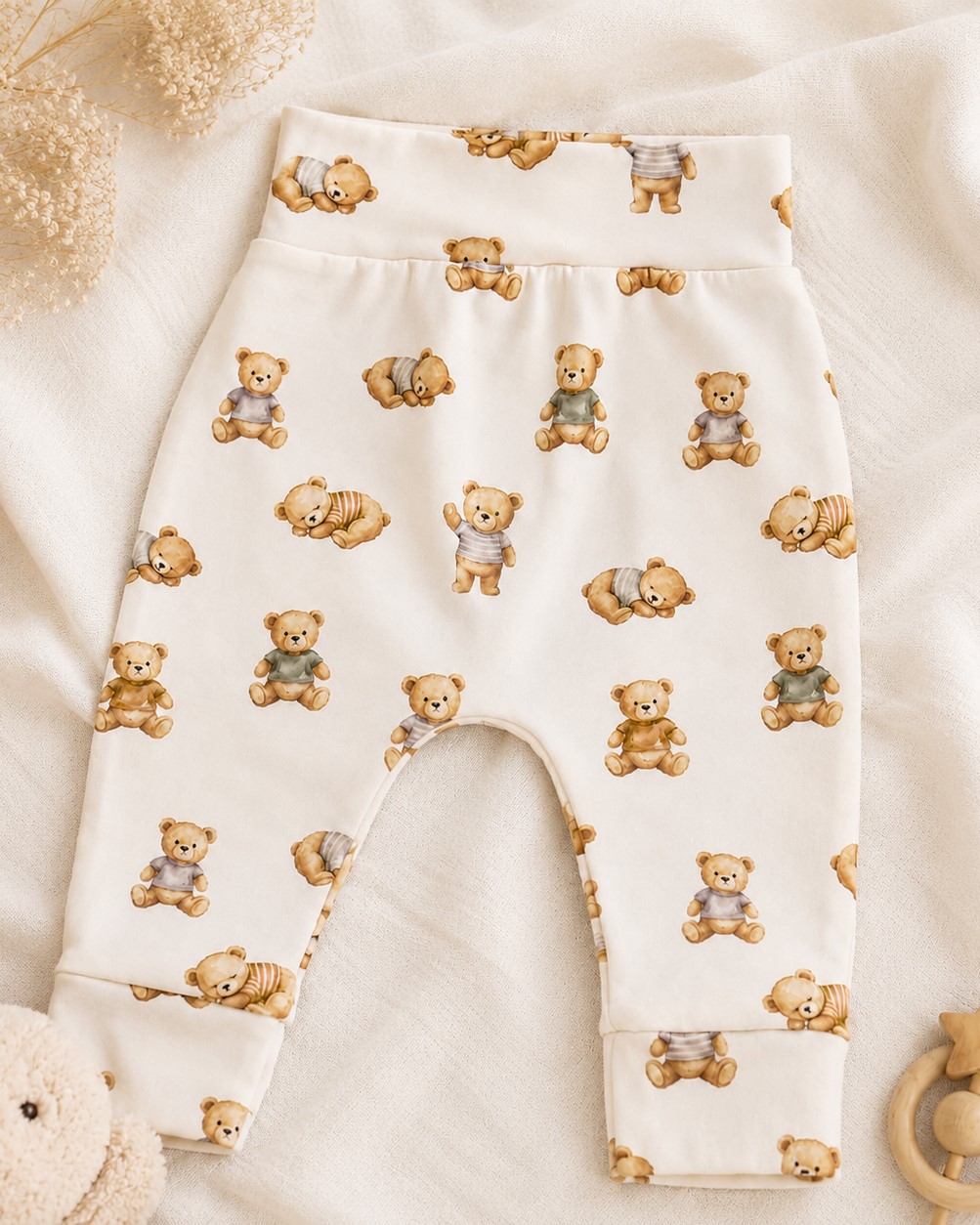 Newborn babybroekje met kleine beertjes.