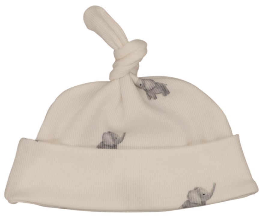 Newborn mutsje olifantjes in een ribstof.