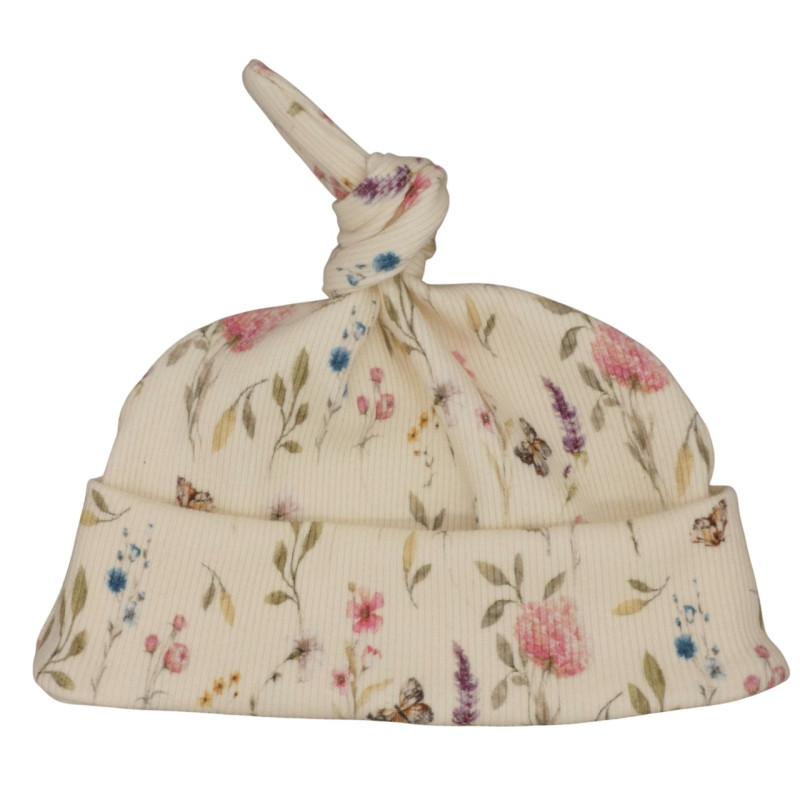 Newborn mutsje in een ecrukleur met bloemen.