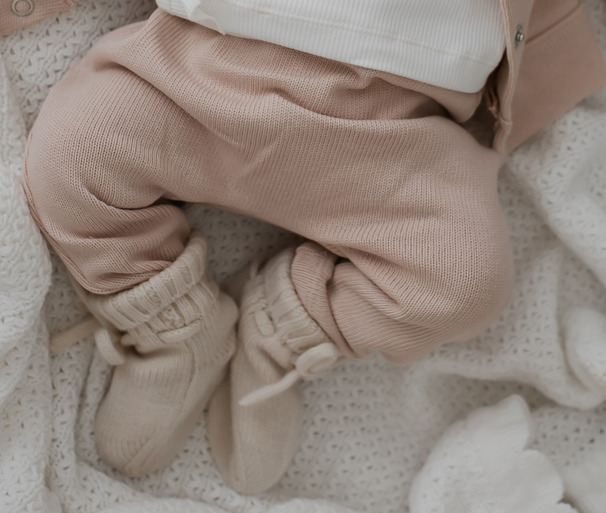 Newborn babybroekje gebreid licht roze