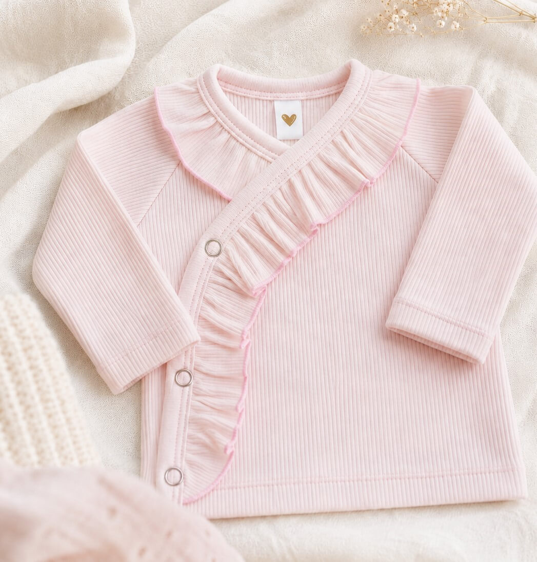 Newborn overslagshirtje lichtroze met ruffles